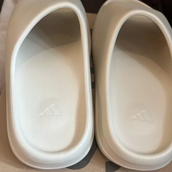 Yeezy slides Size 11 brand new never worn